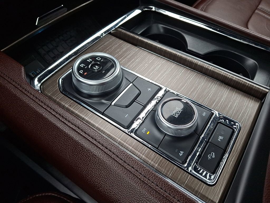 Used 2024 Ford Expedition Limited image 16