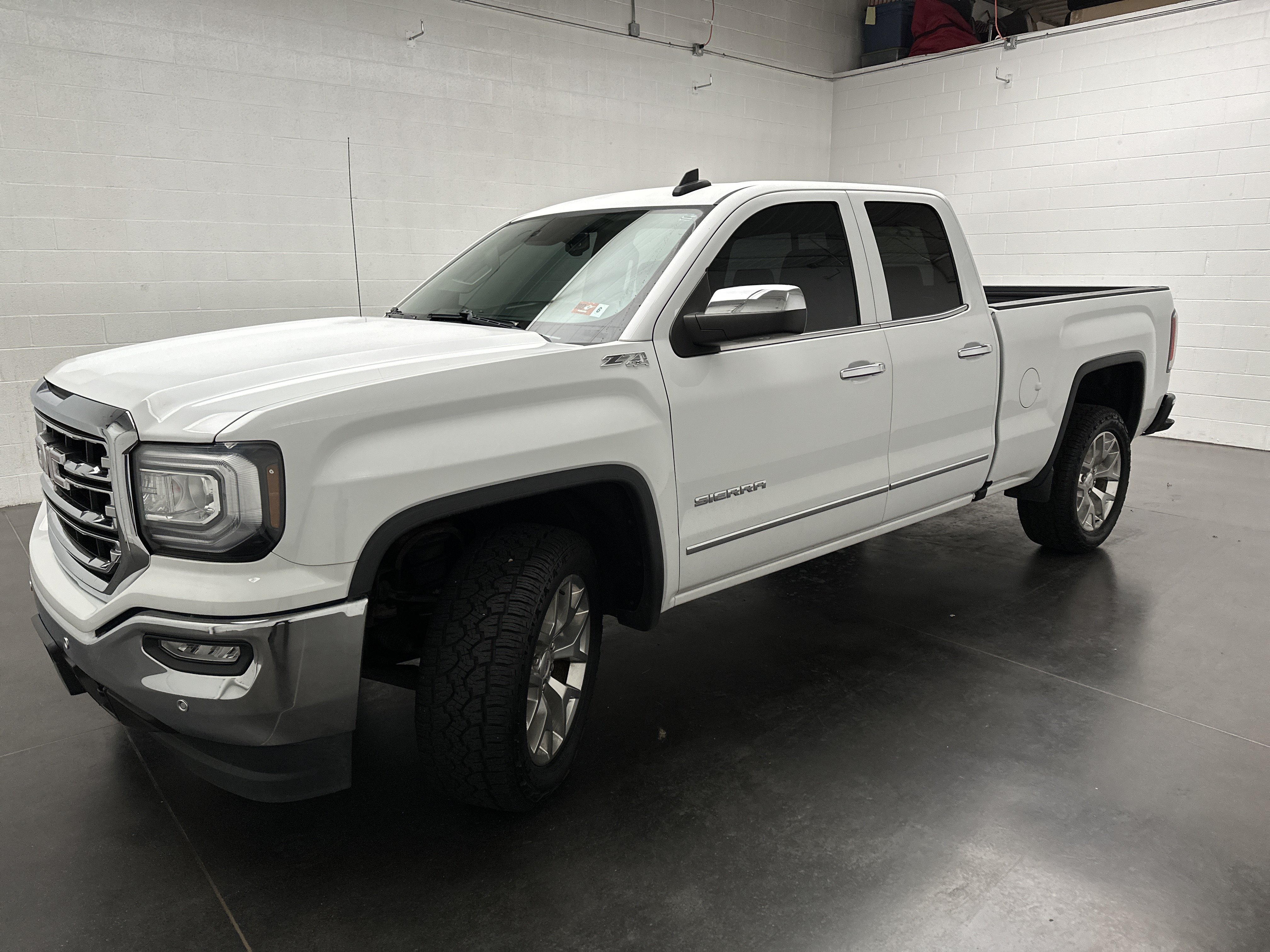 Used 2018 GMC Sierra 1500 SLT w/ SLT Premium Package AWD/4WD image 5