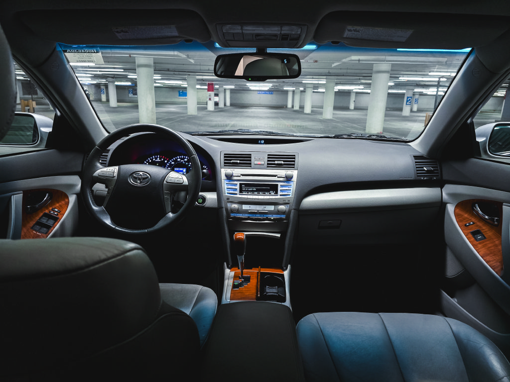 Used 2011 Toyota Camry XLE w/ XLE Extra-Value Pkg #2 FWD image 3