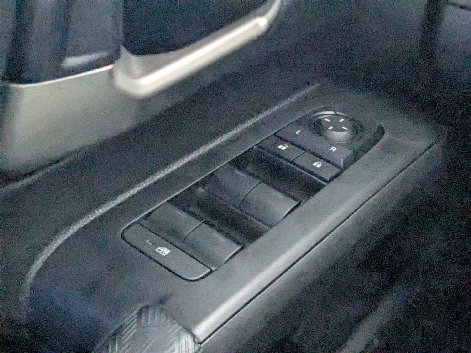 Used 2025 Toyota Tacoma Limited AWD/4WD image 14