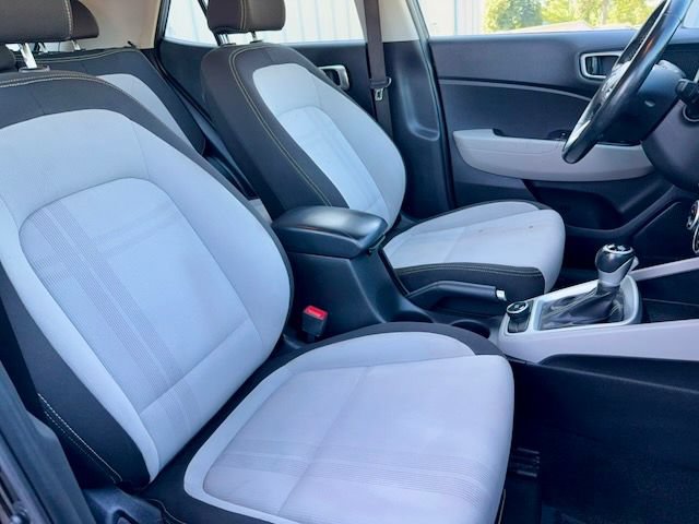 Used 2024 Hyundai Venue SEL FWD image 9
