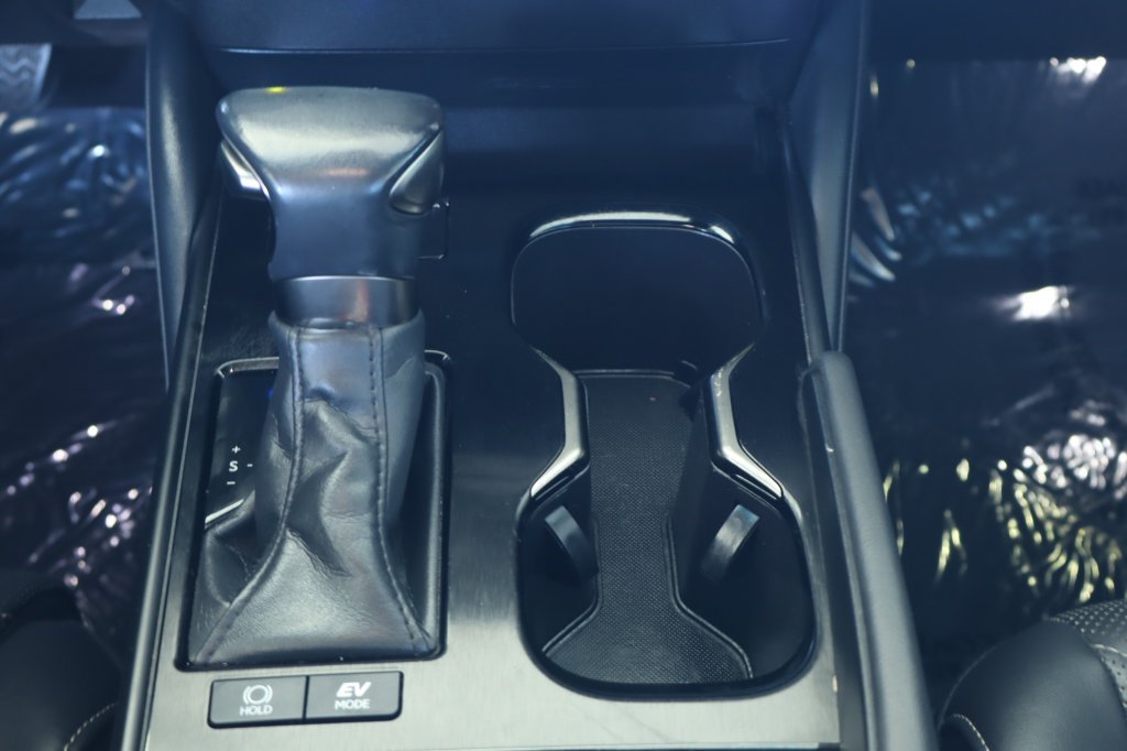 Used 2023 Lexus ES 300h w/ Accessory Package (Z1) FWD image 31