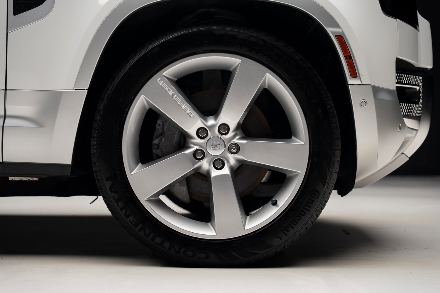 Used 2023 Land Rover Defender 130 First Edition image 40