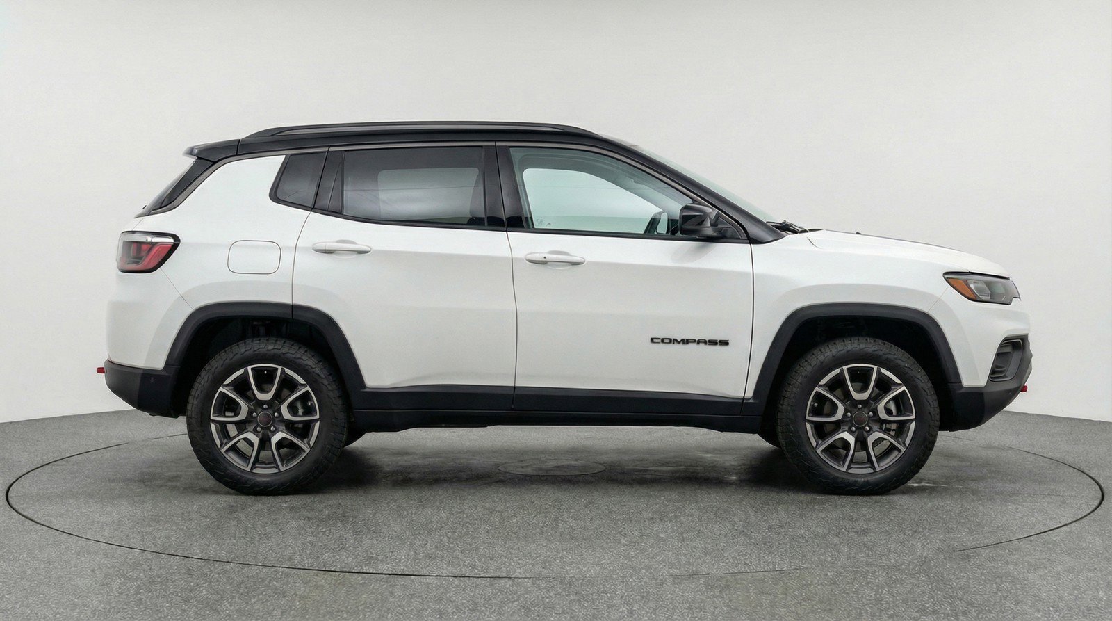 Used 2025 Jeep Compass Trailhawk AWD/4WD image 11