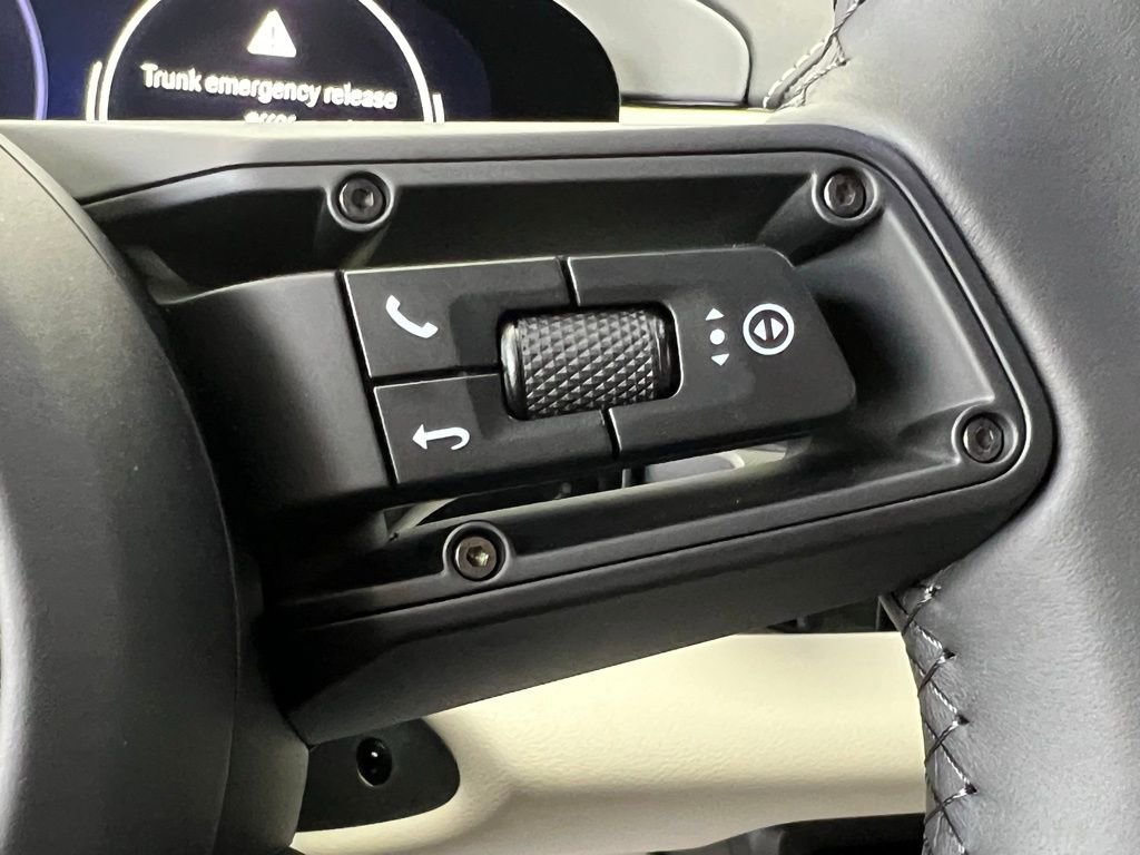 New 2025 Porsche Macan Electric image 8