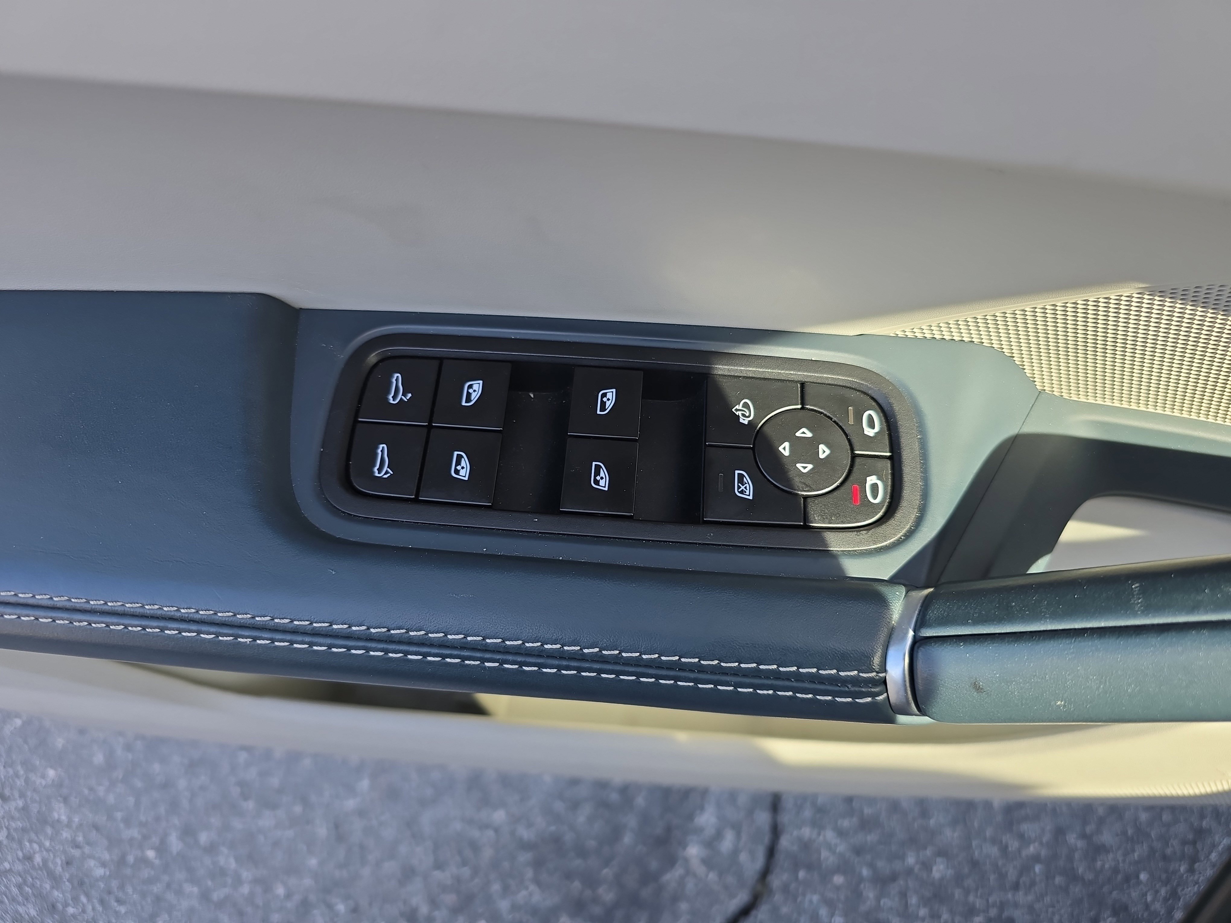 Used 2022 Porsche Cayenne S image 26