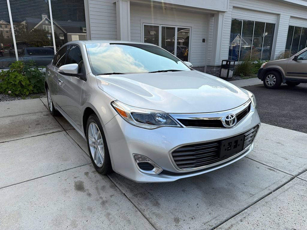 Used 2013 Toyota Avalon XLE FWD image 4