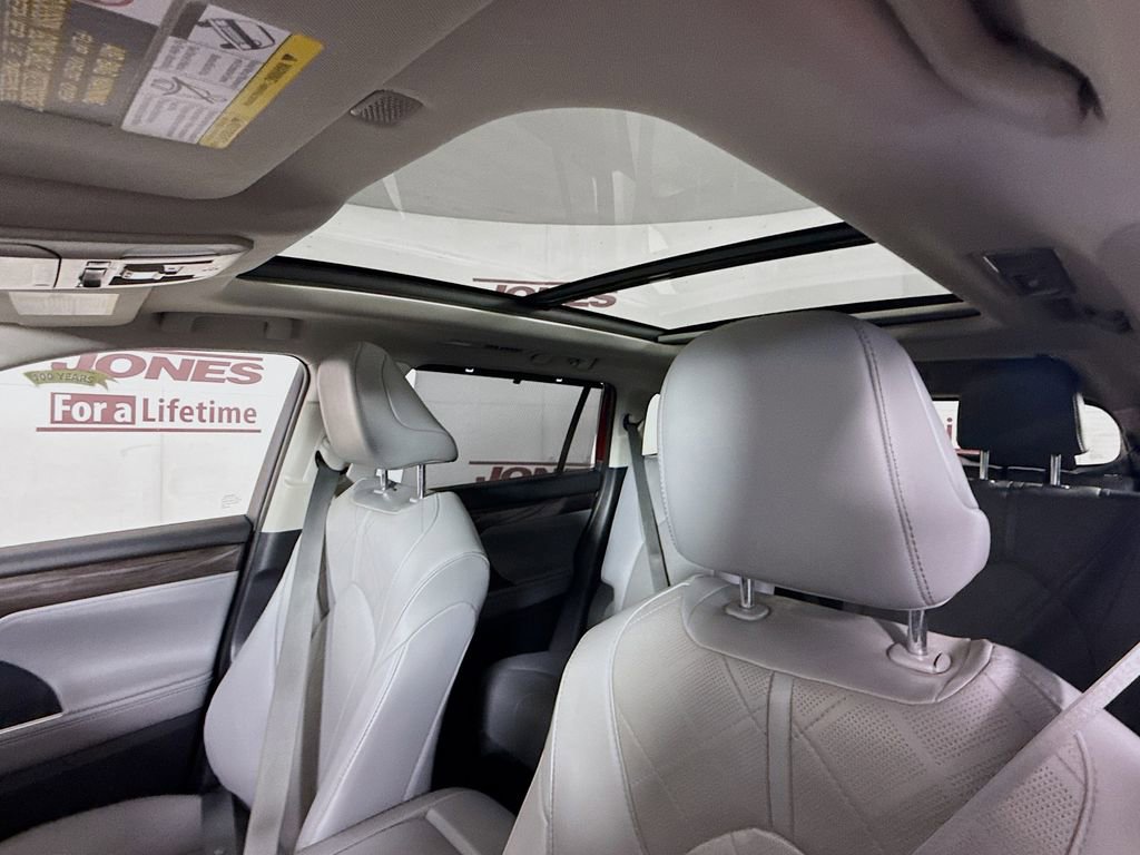 Used 2021 Toyota Highlander Platinum image 11