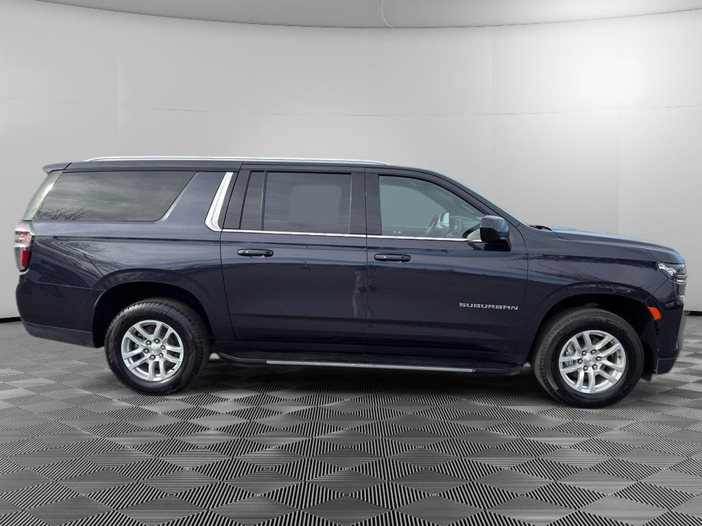Used 2024 Chevrolet Suburban LT image 8