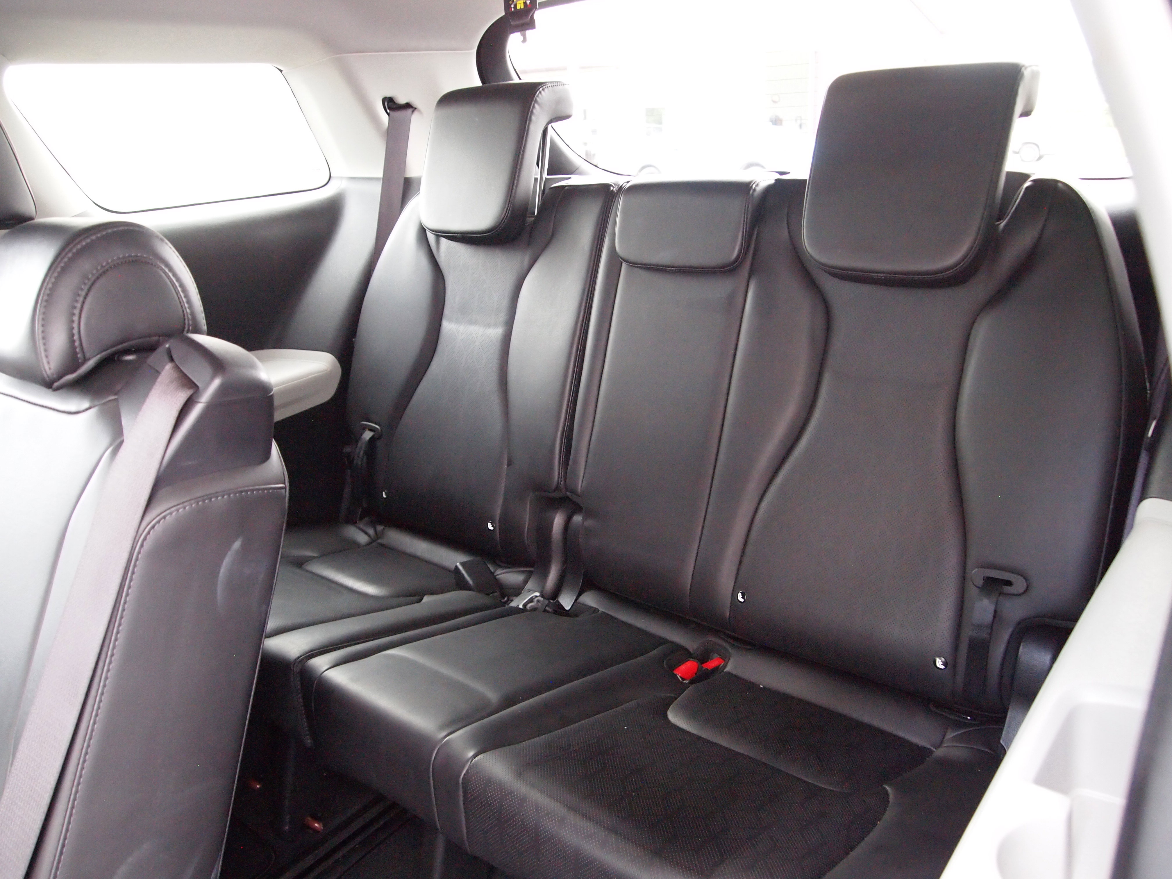 Used 2023 Kia Carnival LX FWD image 33