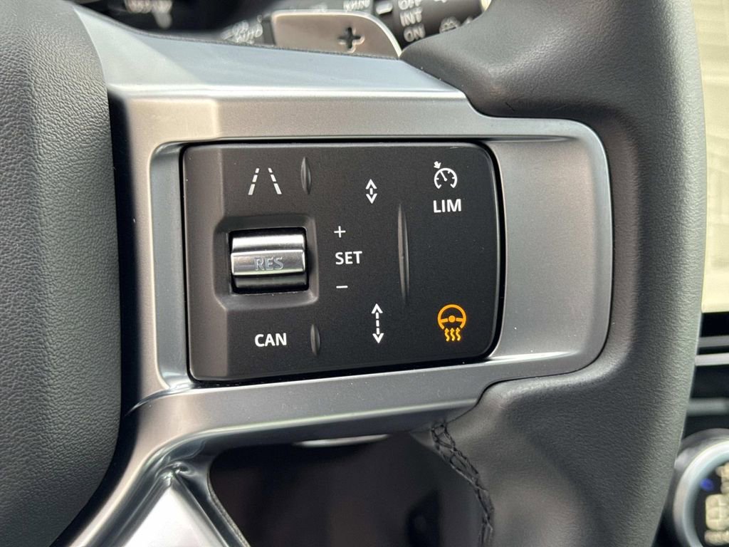 Certified 2025 Land Rover Discovery Dynamic SE AWD/4WD image 27