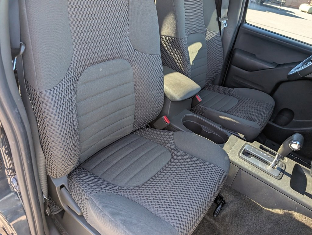 Used 2015 Nissan Frontier SV image 11