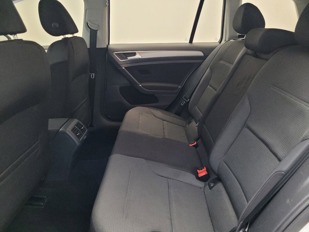Used 2016 Volkswagen Golf S image 18