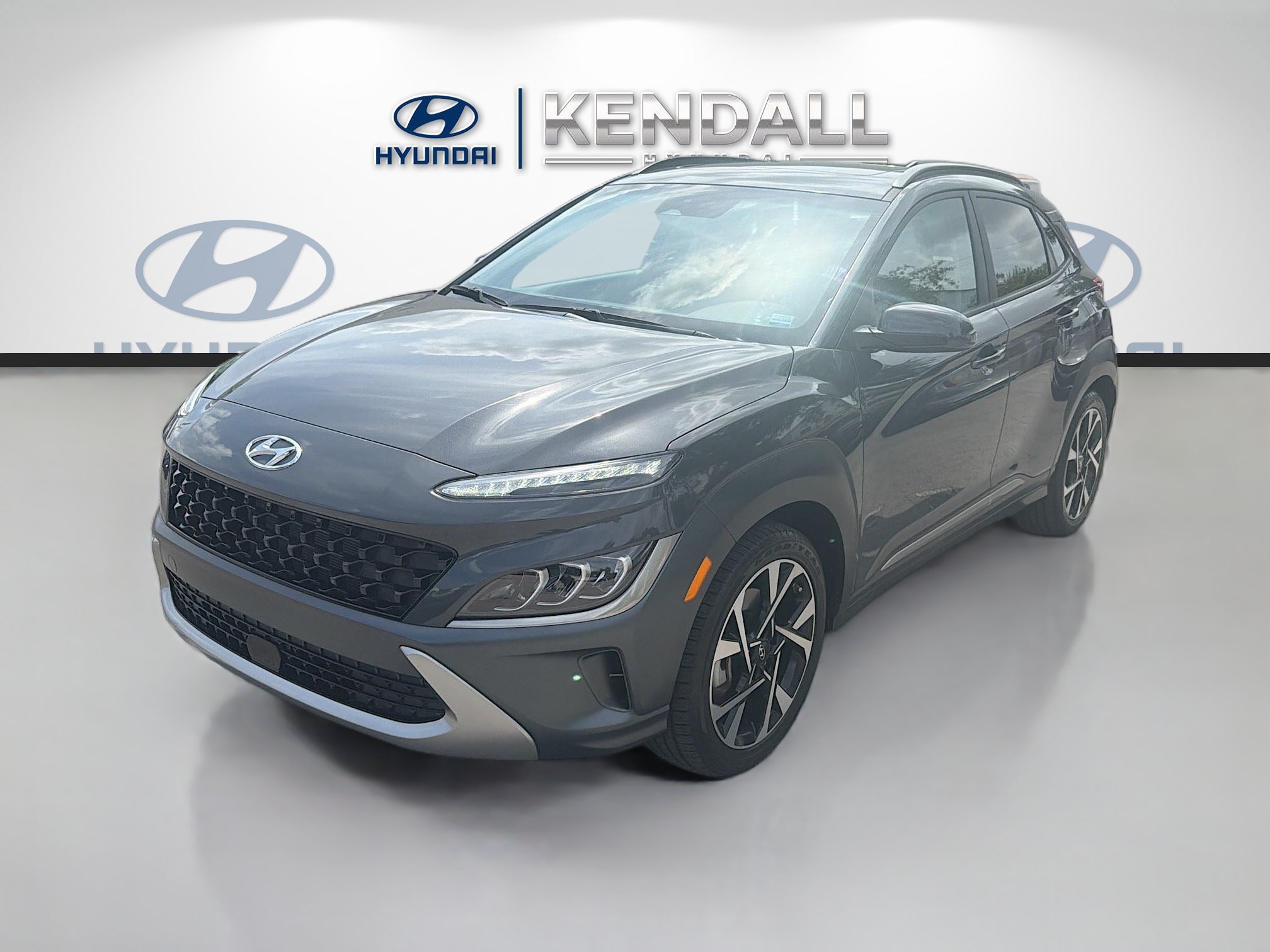 Used 2023 Hyundai Kona Limited w/ Cargo Package FWD image 3