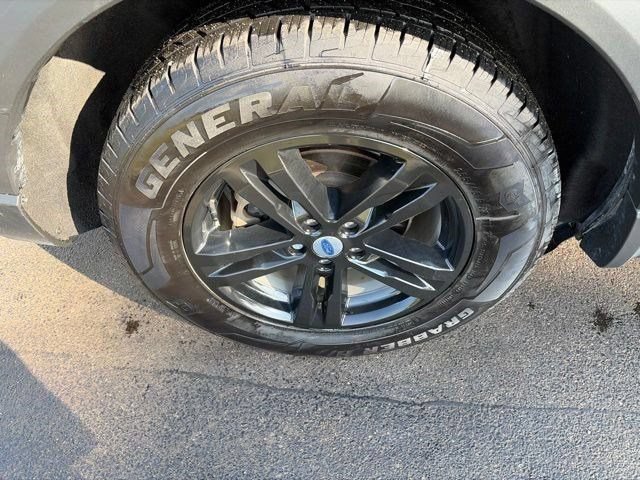 Used 2022 Ford Explorer XLT w/ Equipment Group 202A AWD/4WD image 47