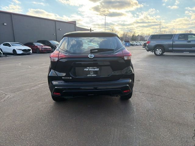 Used 2021 Nissan Kicks S image 9