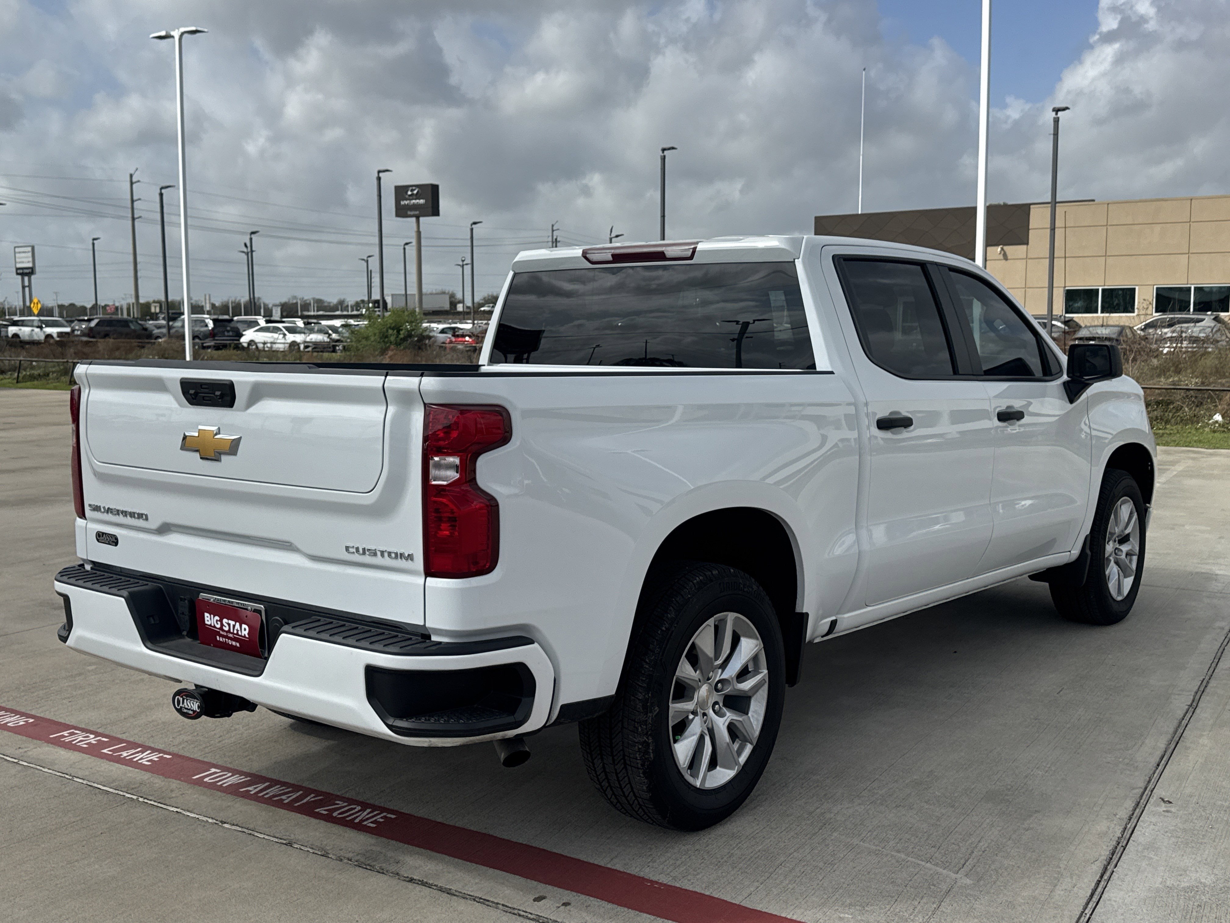 Used 2025 Chevrolet Silverado 1500 Custom image 12