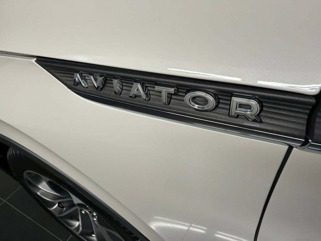 Certified 2025 Lincoln Aviator Reserve w/ Illumination Package AWD/4WD image 42