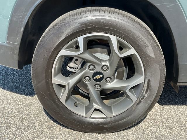 Used 2025 Chevrolet Trax LT w/ Sunroof Package image 24