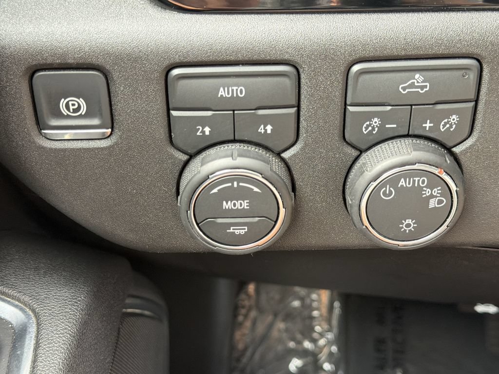 Used 2026 Chevrolet Silverado 1500 LT AWD/4WD image 11