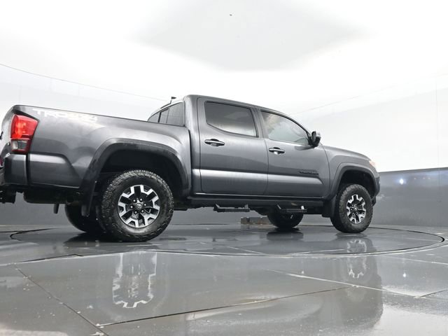 Used 2016 Toyota Tacoma TRD Off-Road w/ Premium & Technology Package AWD/4WD image 24