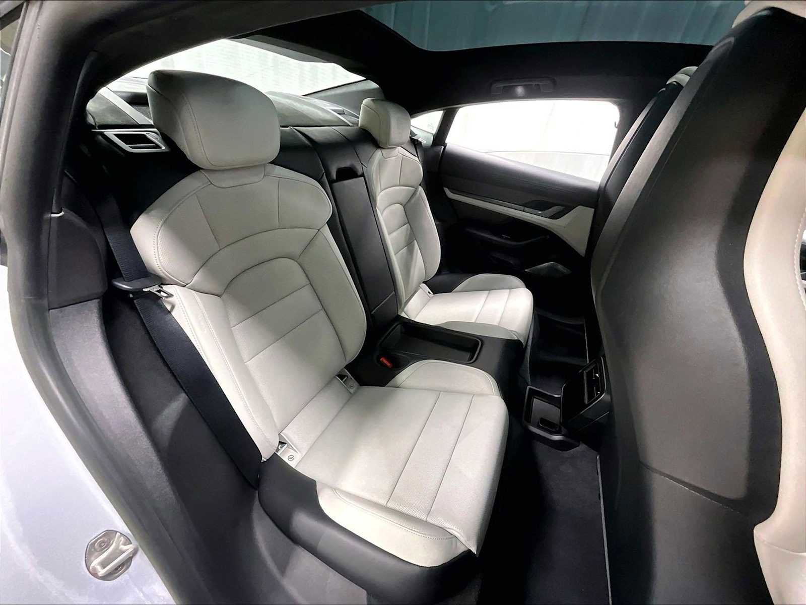 Used 2022 Porsche Taycan Turbo S image 32