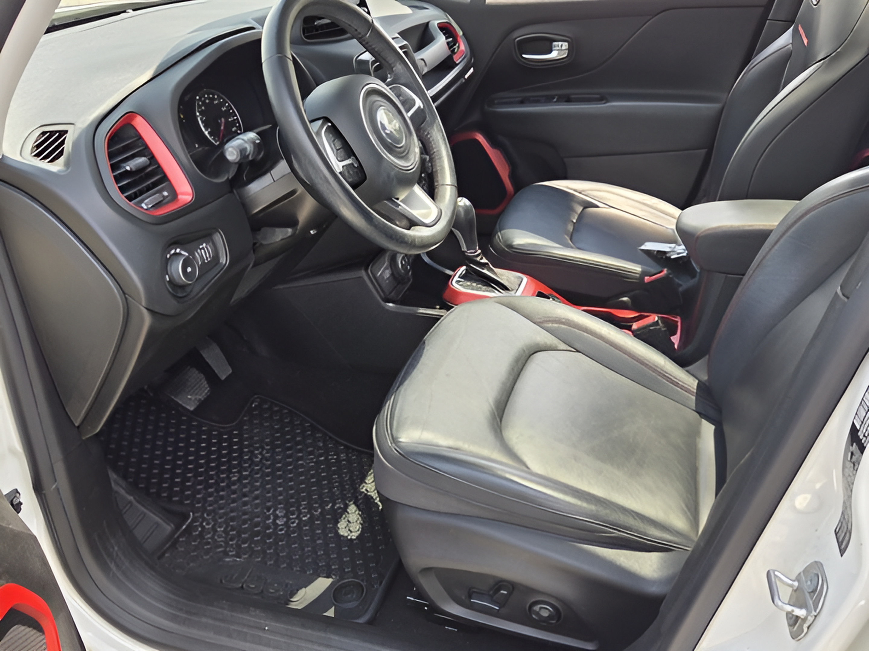 Used 2019 Jeep Renegade Trailhawk AWD/4WD image 11