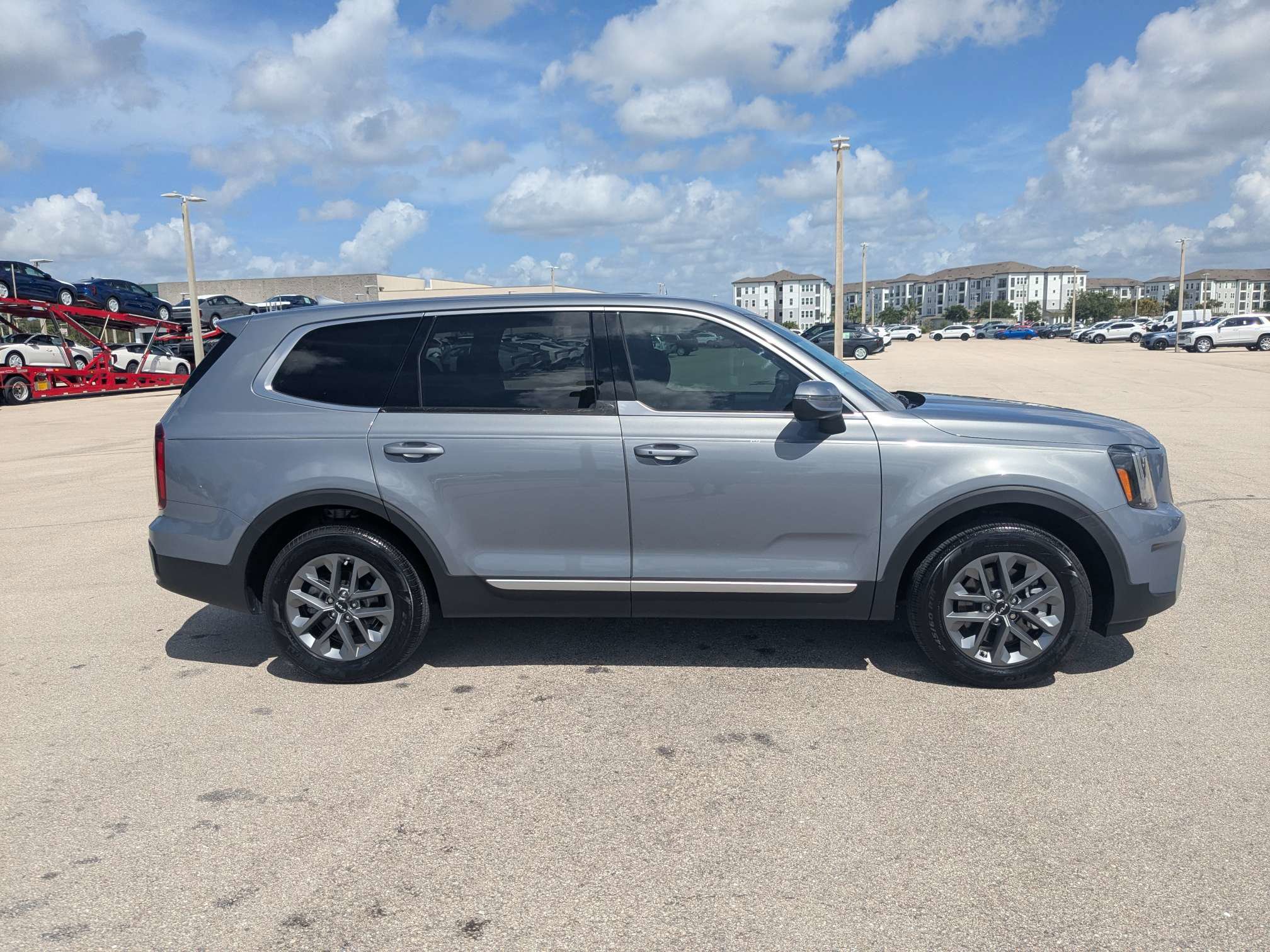 Used 2024 Kia Telluride LX FWD image 4