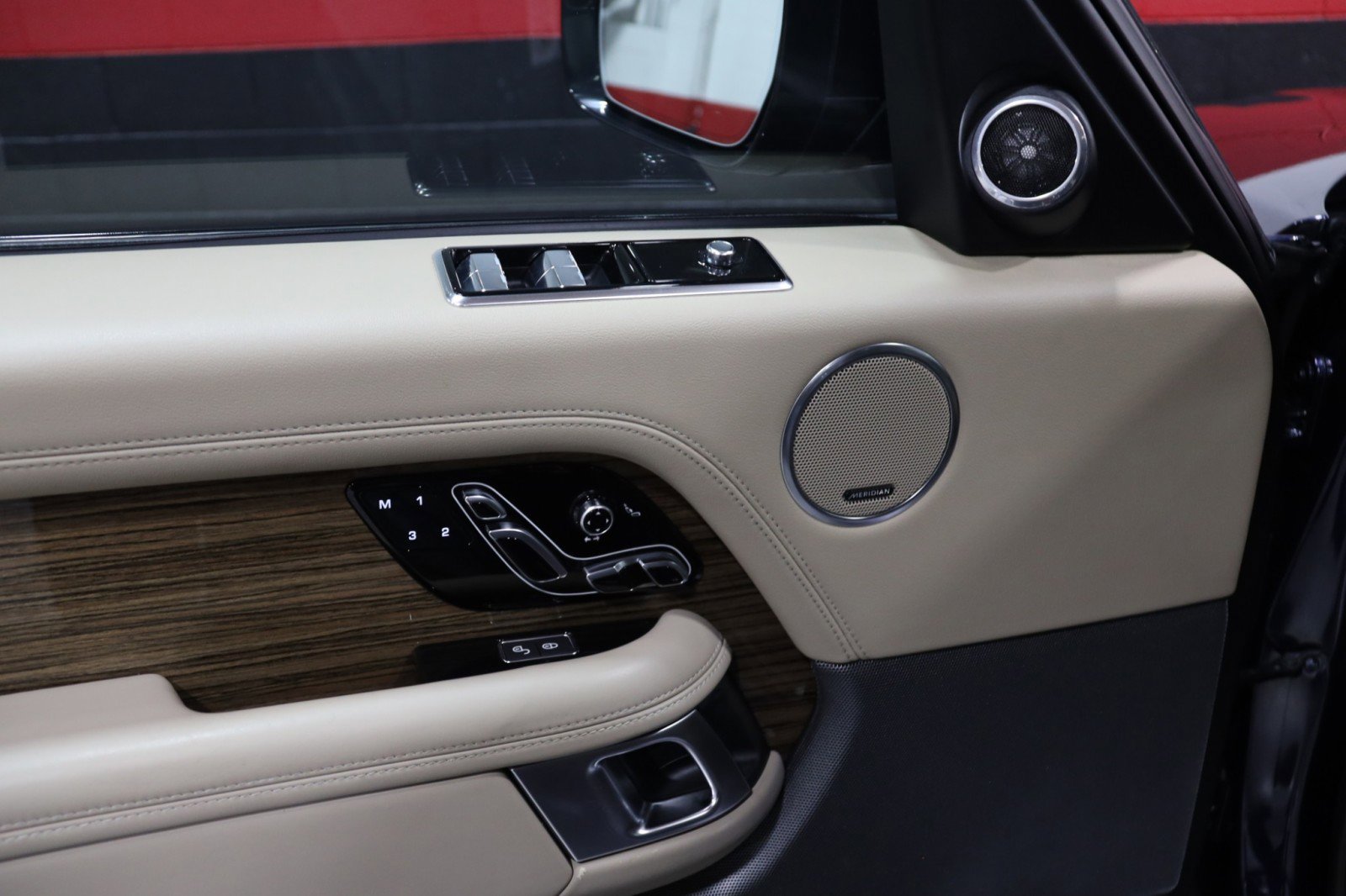 Used 2019 Land Rover Range Rover HSE image 38