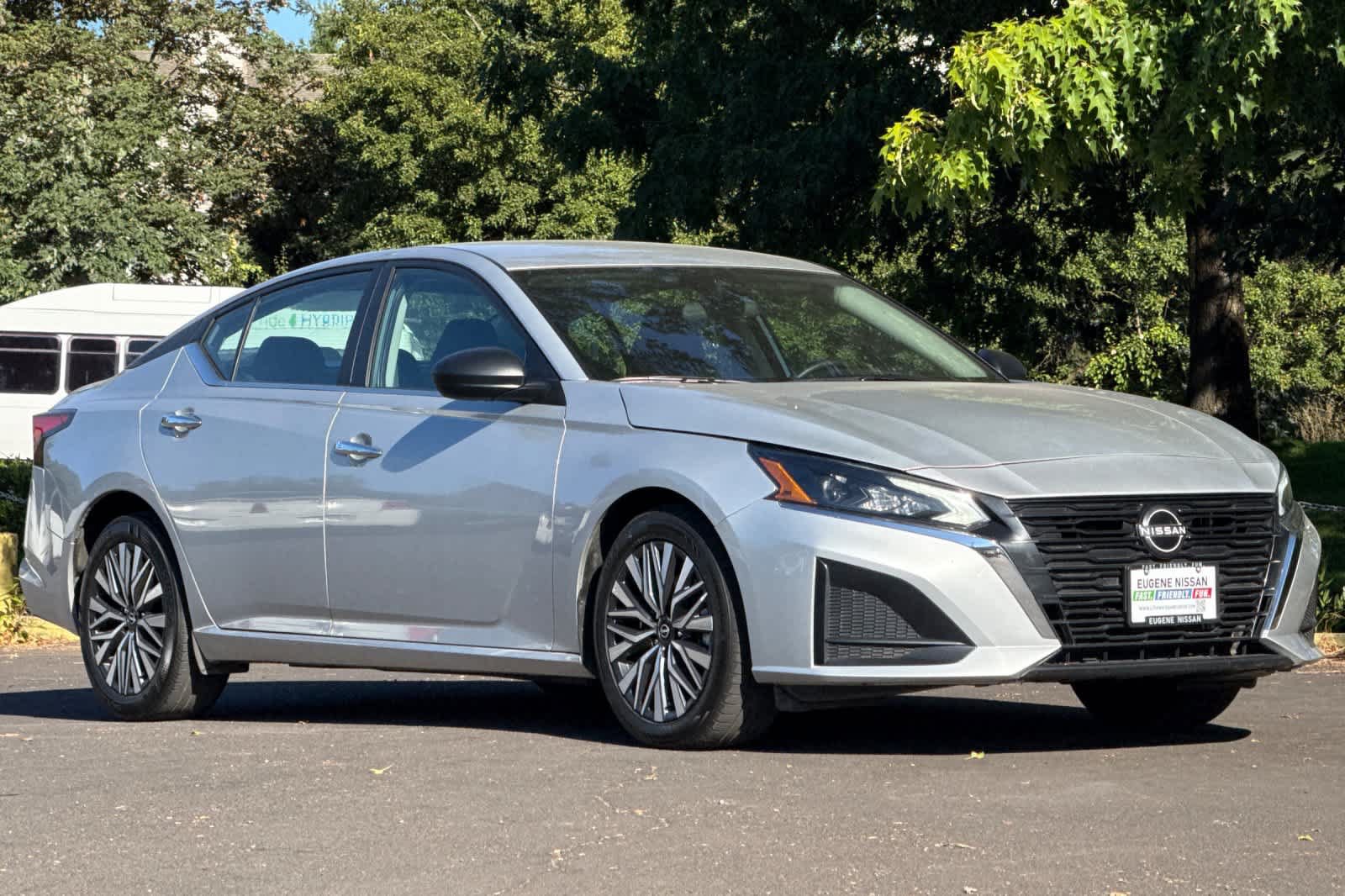 Used 2025 Nissan Altima 2.5 SV FWD image 9