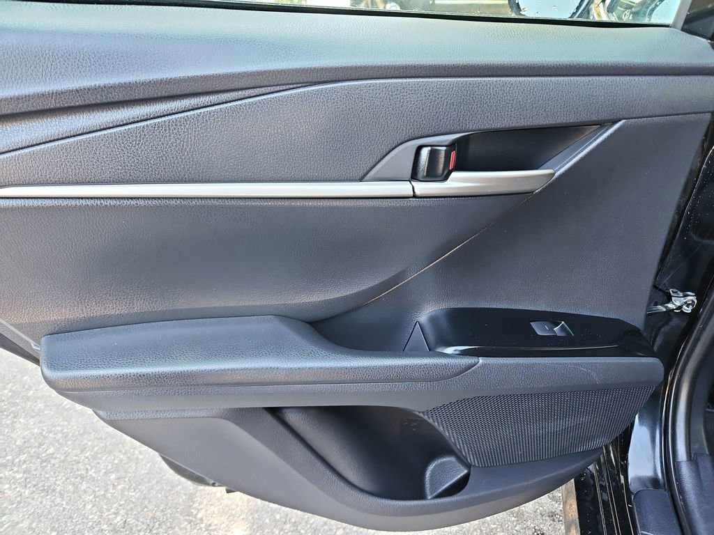 Used 2025 Toyota Camry LE FWD image 27