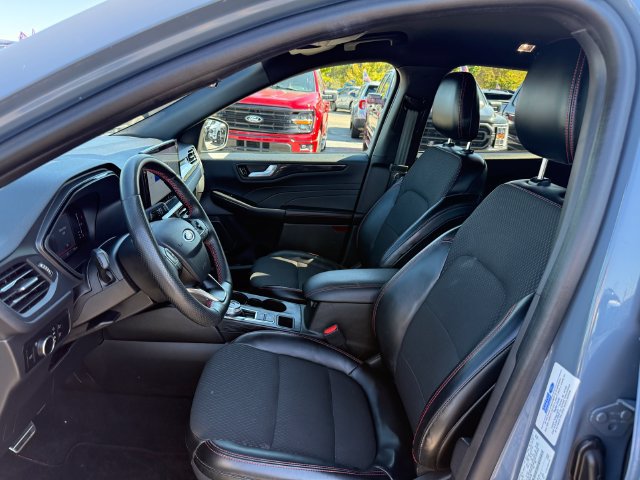 Certified 2023 Ford Escape ST-Line w/ Tech Pack #1 AWD/4WD image 6