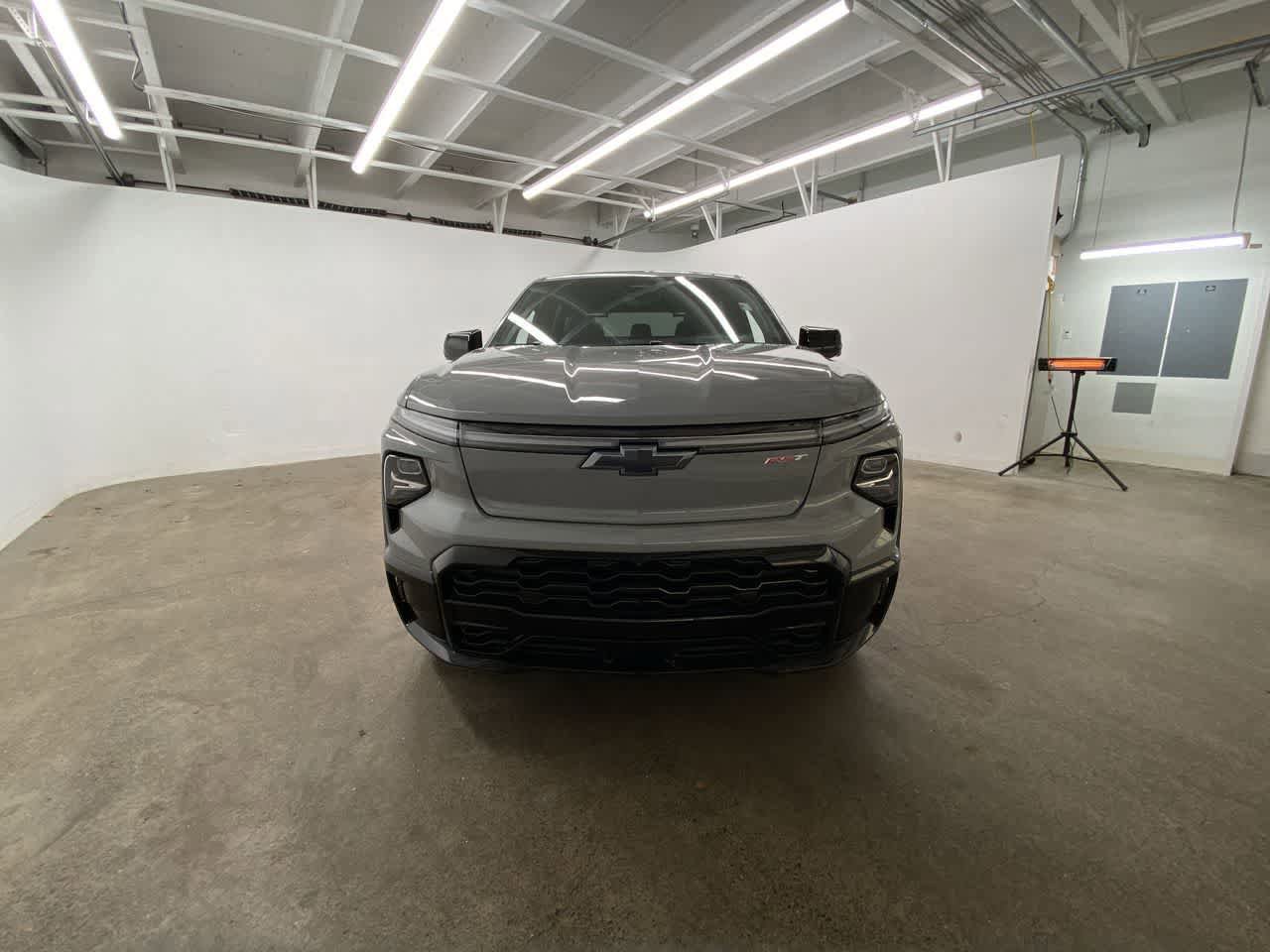 Used 2025 Chevrolet Silverado EV RST AWD/4WD image 9