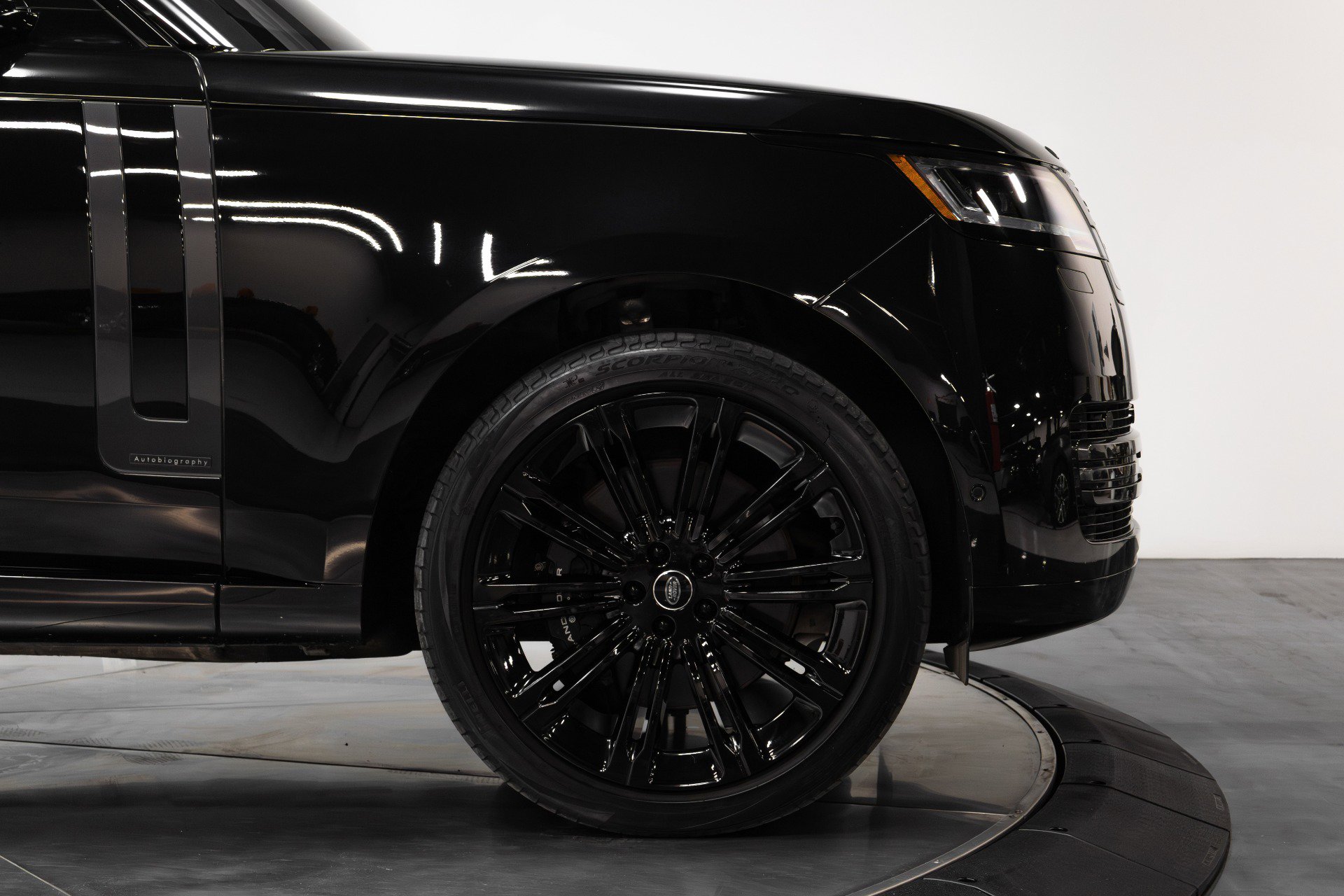 Used 2023 Land Rover Range Rover Long Wheelbase Autobiography image 20