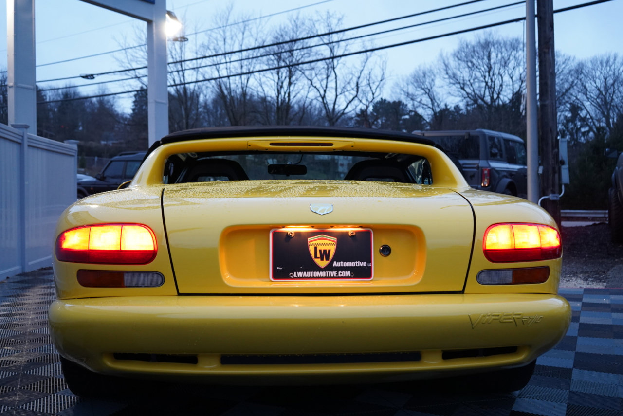 Used 1994 Dodge Viper RT/10 image 8