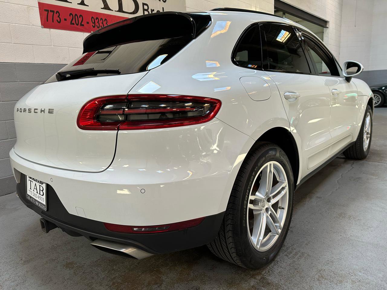 Used 2018 Porsche Macan AWD/4WD image 3