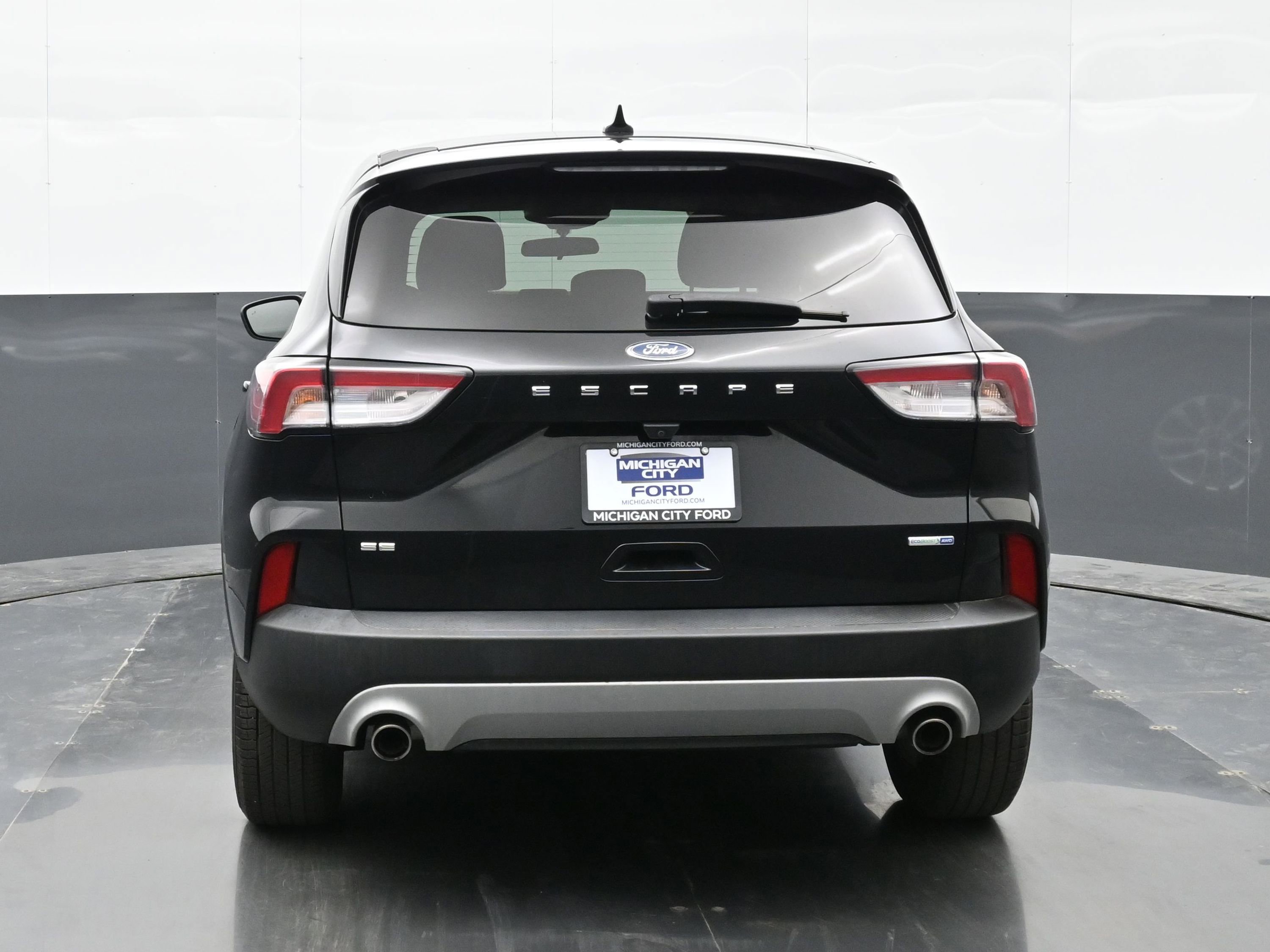 Used 2020 Ford Escape SE image 2