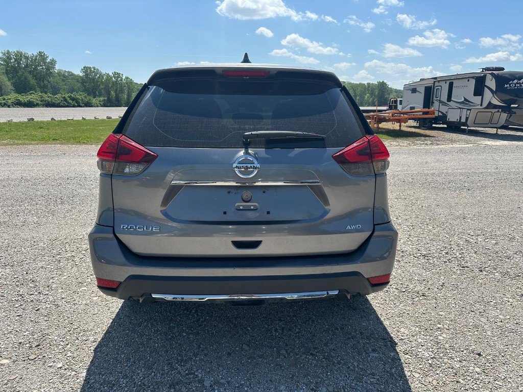 Used 2017 Nissan Rogue S AWD/4WD image 4