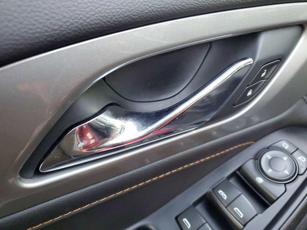 Used 2020 Chevrolet Traverse LT image 27