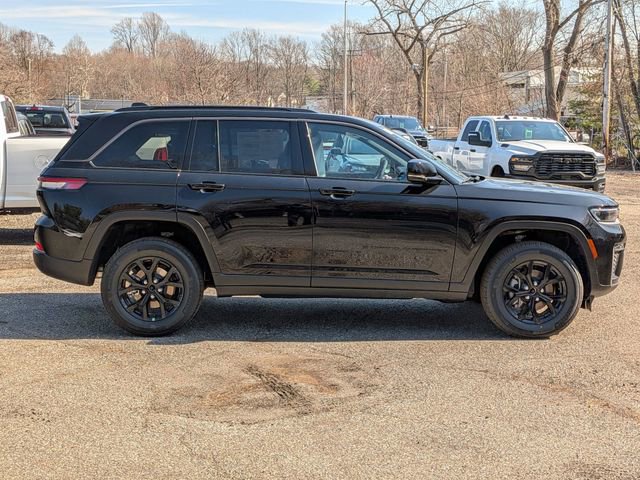 New 2026 Jeep Grand Cherokee Laredo image 2