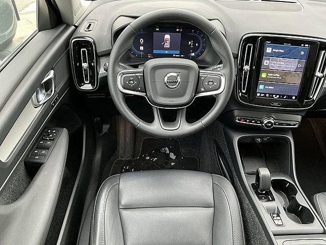 Certified 2025 Volvo XC40 B5 Core image 5