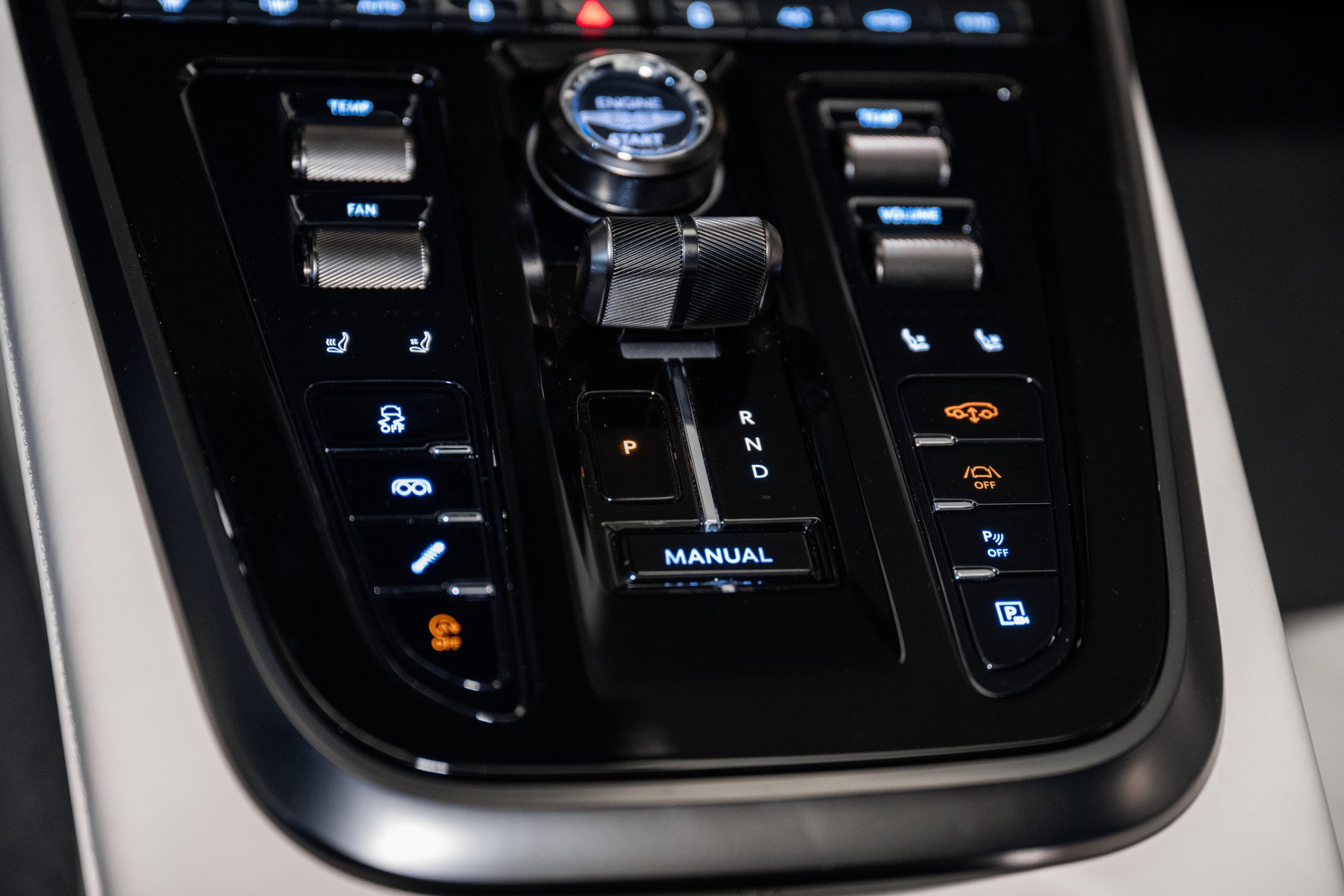 Used 2025 Aston Martin DBX 707 image 37