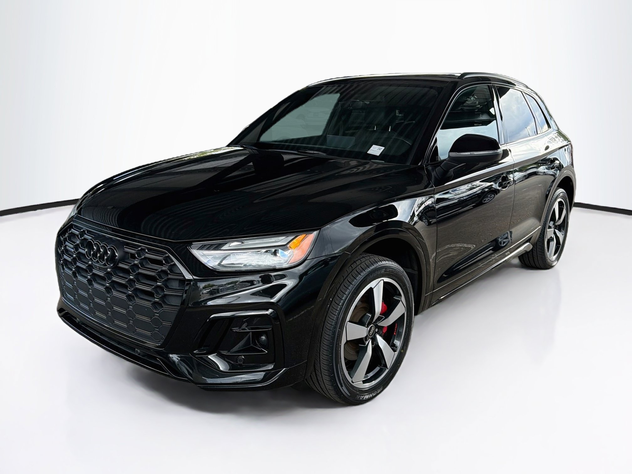 Used 2024 Audi Q5 2.0T Premium Plus w/ Premium Plus Package AWD/4WD image 3