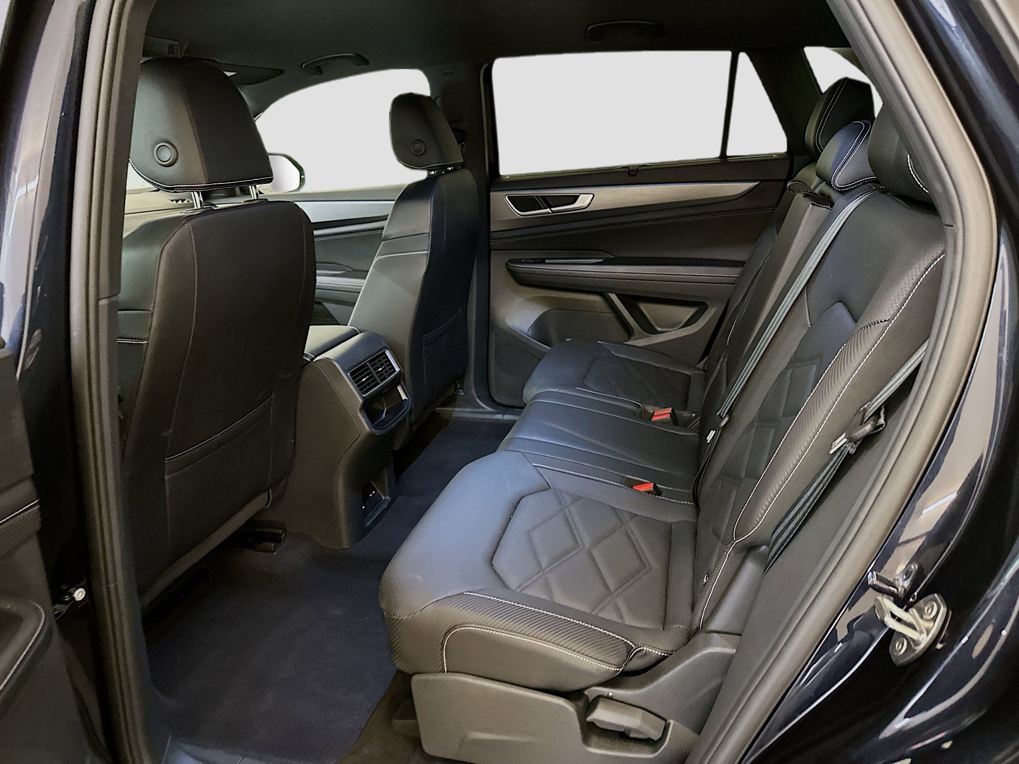 Used 2025 Volkswagen Atlas Cross Sport SE image 29