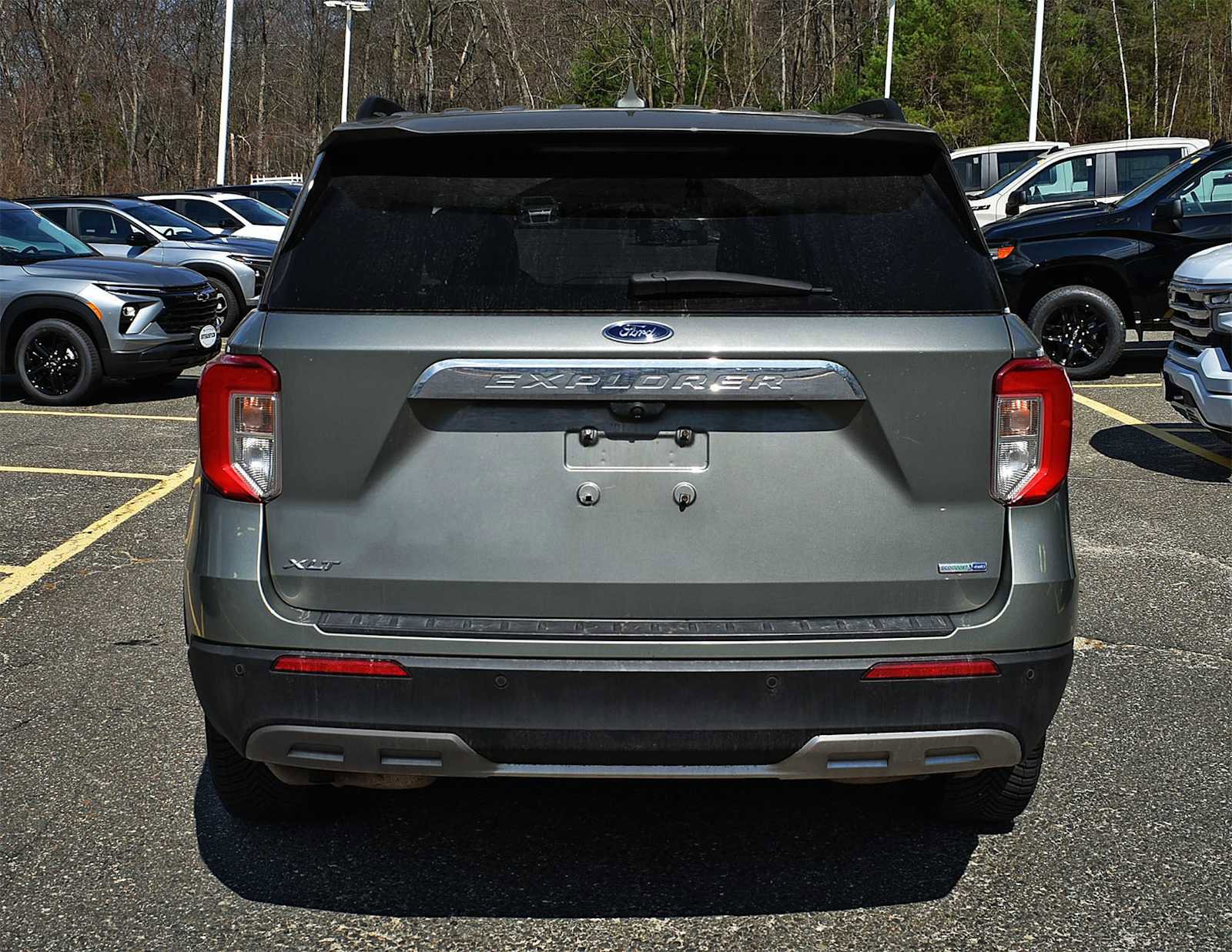 Used 2020 Ford Explorer XLT w/ Equipment Group 202A image 7