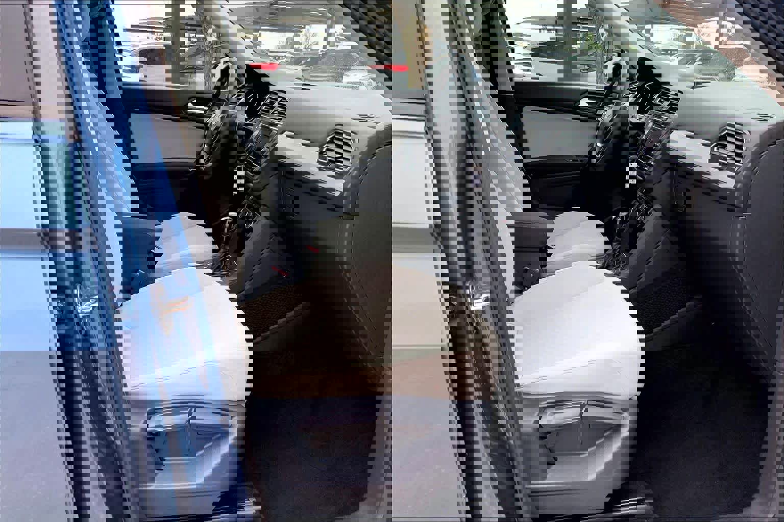 Used 2020 Volkswagen Tiguan S image 9