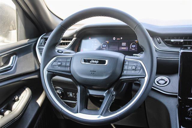 New 2025 Jeep Grand Cherokee Laredo image 16