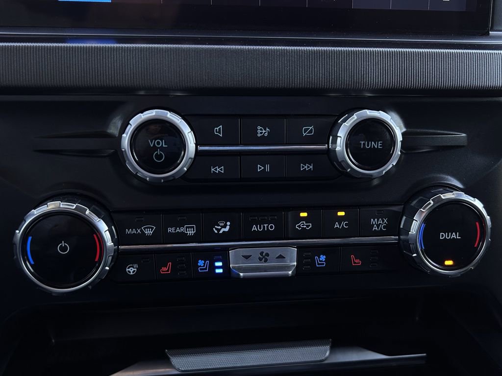 Used 2024 Ford F350 Platinum image 19