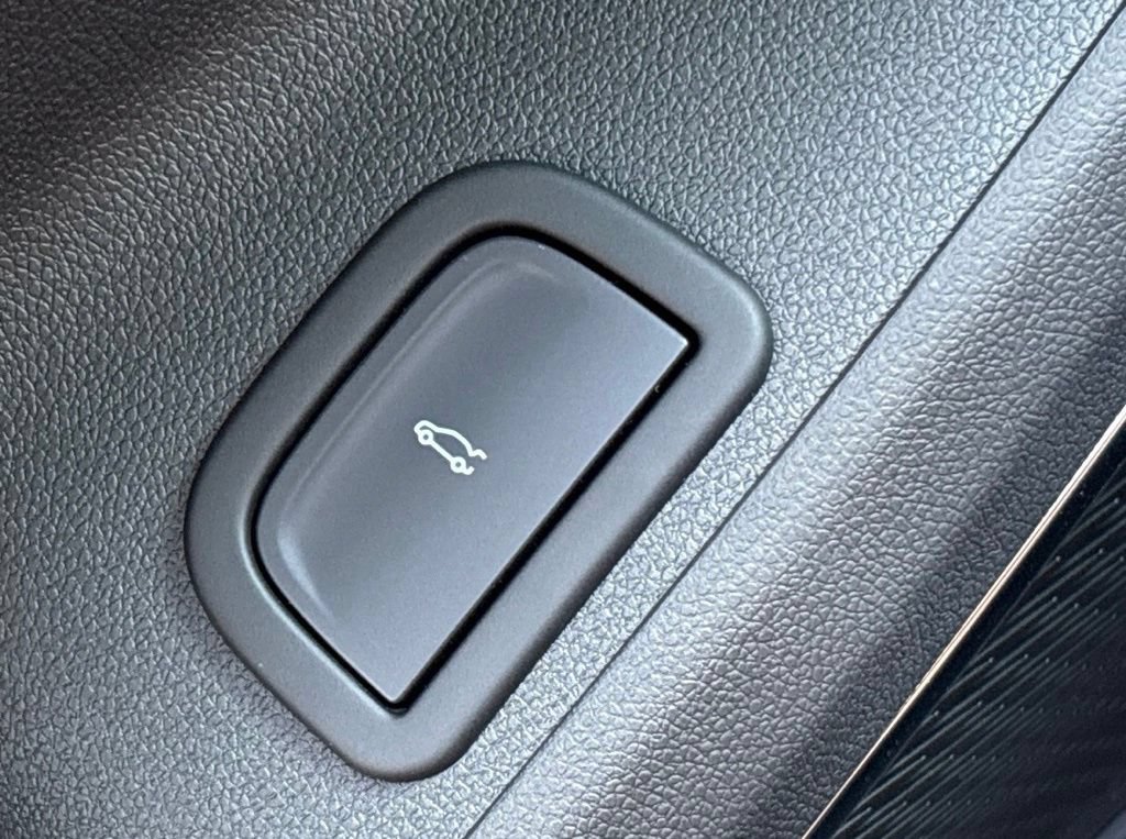 Used 2027 Chevrolet Traverse RS FWD image 29
