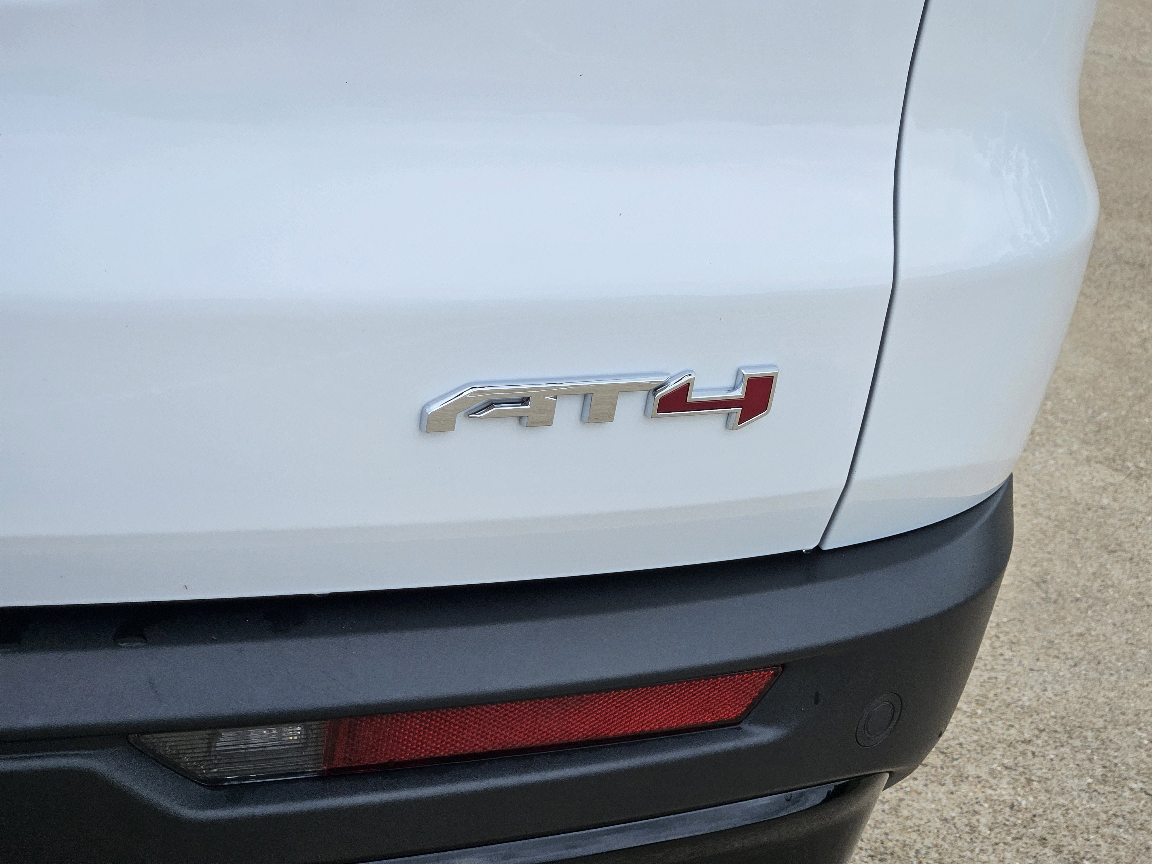 Used 2025 GMC Acadia AT4 AWD/4WD image 8